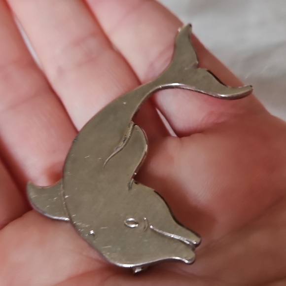 Silver Tone dolphin brooch, vintage 1990s - Picture 2 of 3